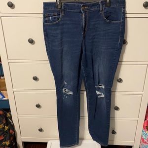 Distressed mid rise jeans (9)